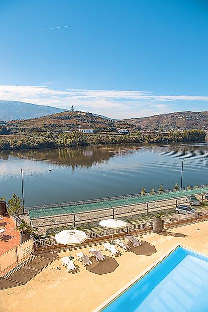 Hotel Régua Douro, Pool und Fluss