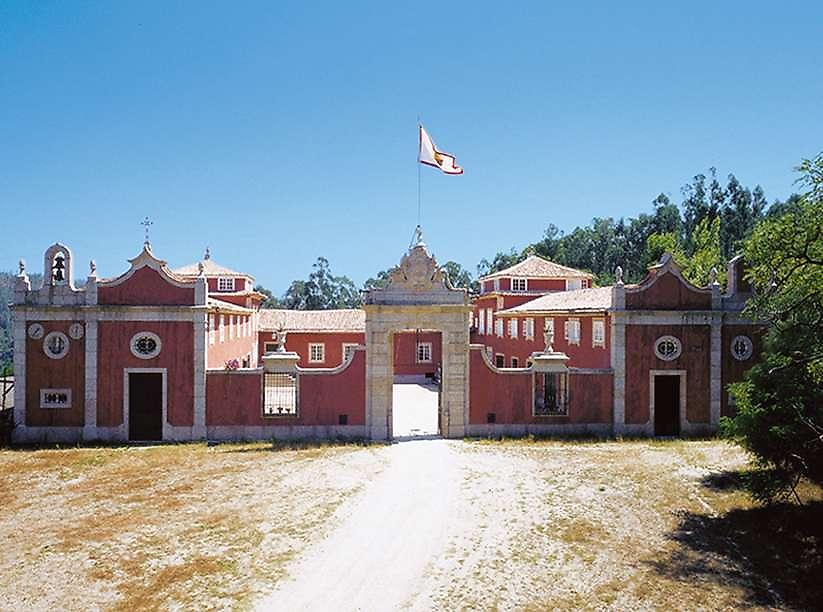 Casa de Sezim, Hotel