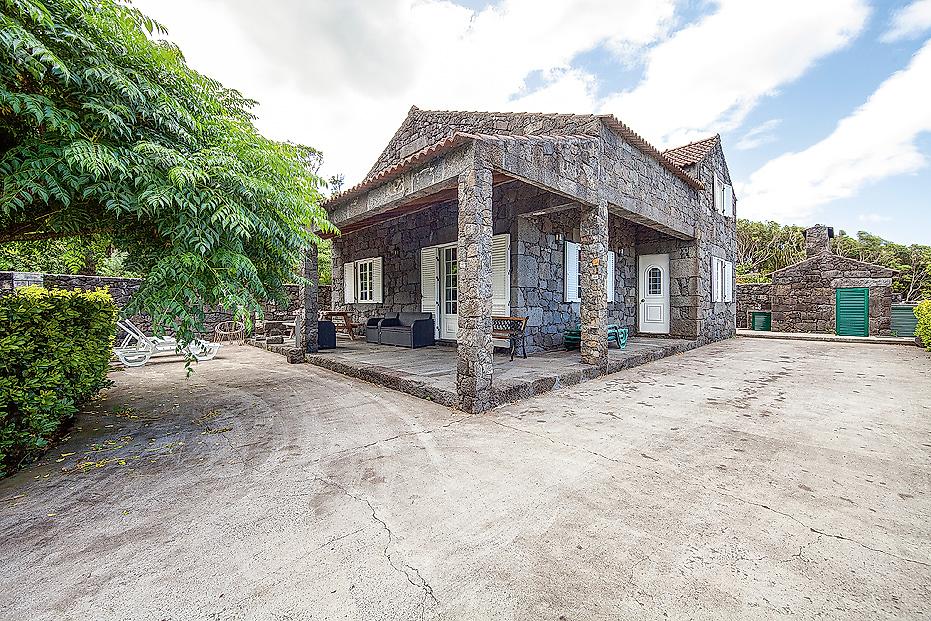 Houses in Pico, Adega da Poça