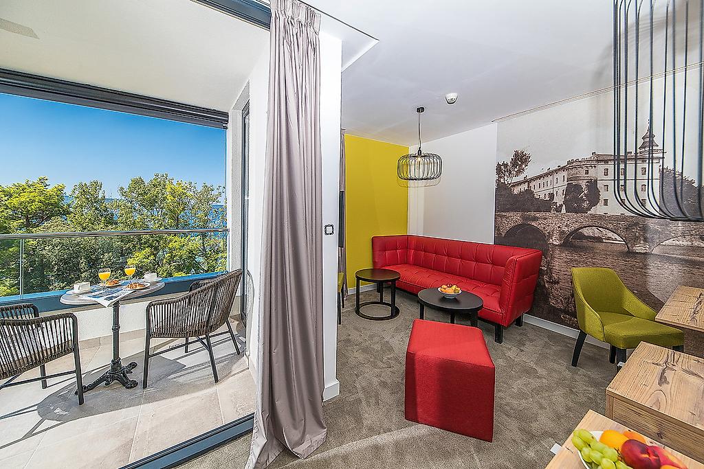 Hotel Esplanade, Premium