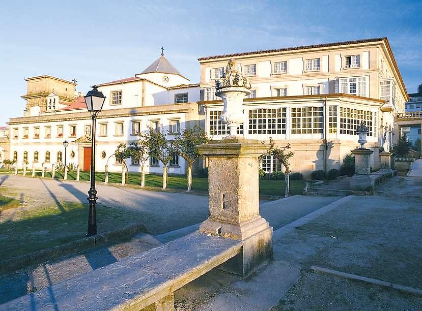 Parador Ferrol, Strasse vor dem Hotel