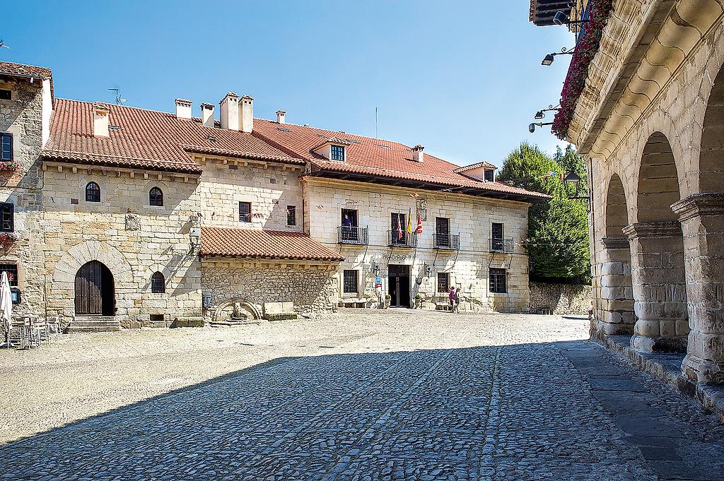 Parador de Santillana Gil Blas, Resort/Hotelanlage