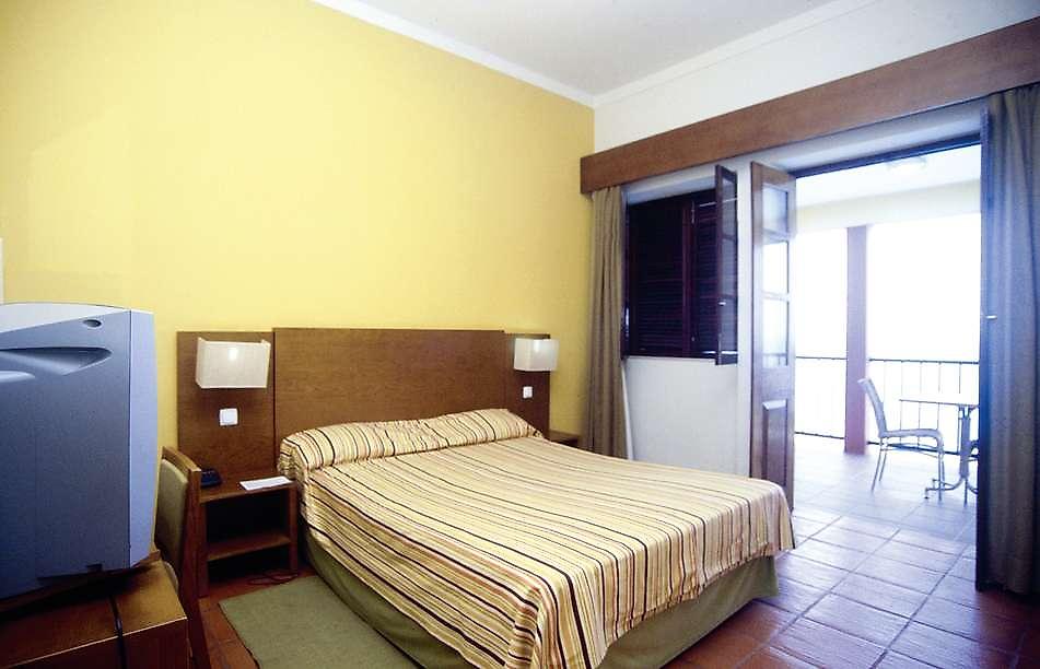 Hotel Xaguate, Doppelzimmer mit Doppelbett und TV