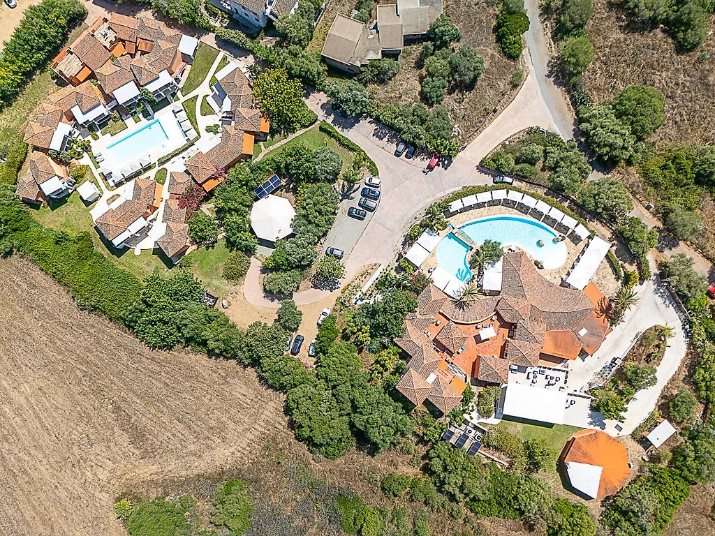 Galanias Hotel & Retreat, Strandbar direkt am Meer mit entspannter Urlaubsatmosphäre.