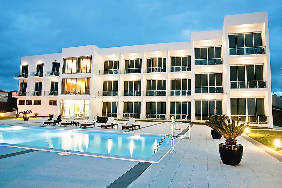 Atlântida Mar Hotel, Hotel mit Pool am Abend