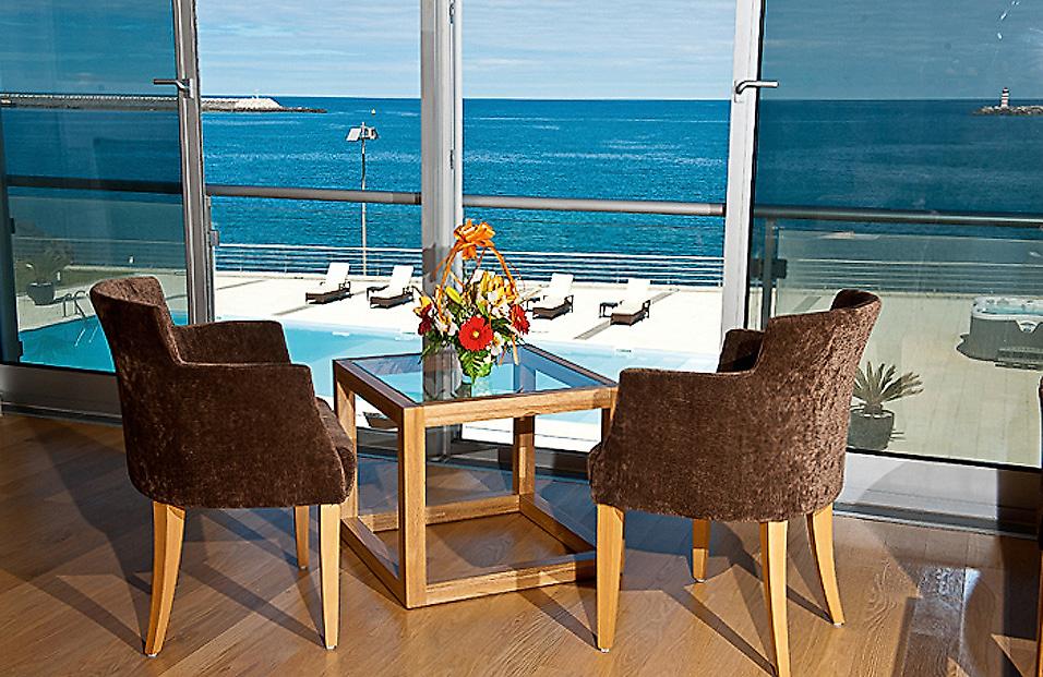 Atlântida Mar Hotel, Bar mit Poolblick