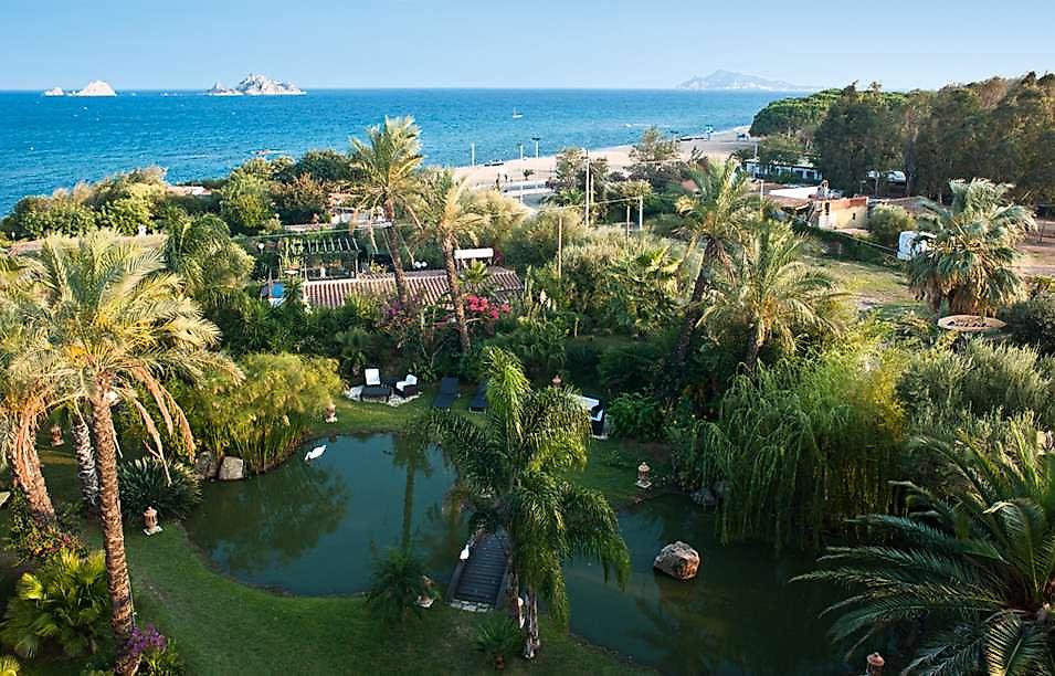 Hotel Mediterraneo, Garten mit kleinem Teich