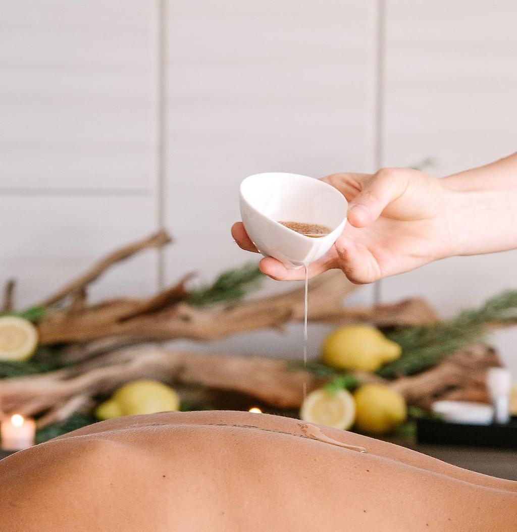 Almar Lido Jesolo, Professionelle SPA-Anwendung in einem friedvollen Massageraum für Wohlbefinden und Erholung