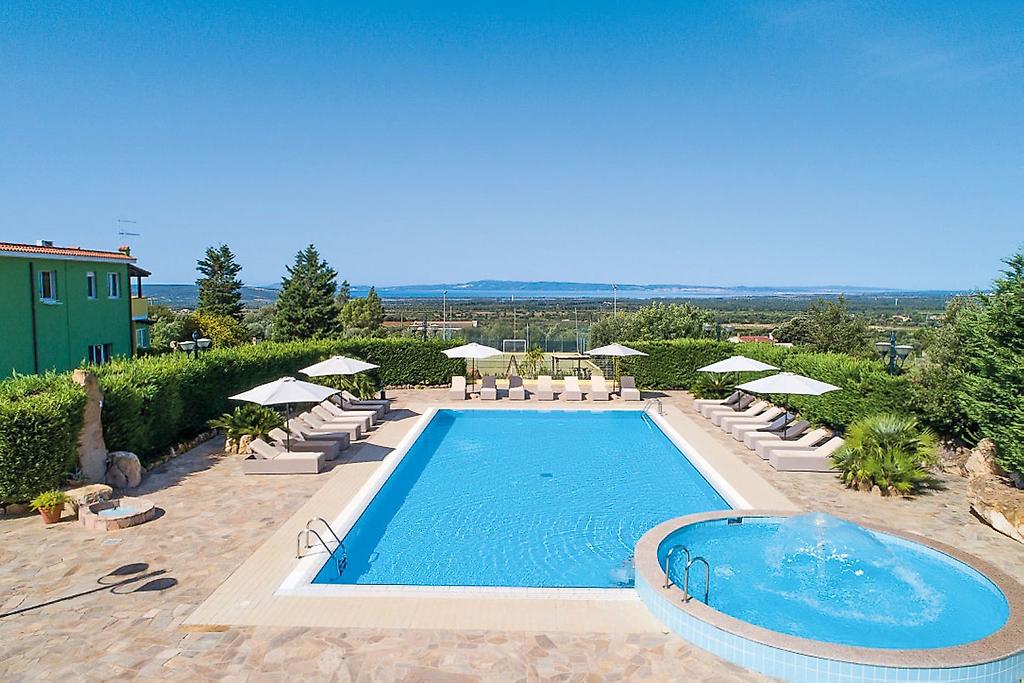 Lu’ Hotel Porto Pino, Pool/Poolbereich