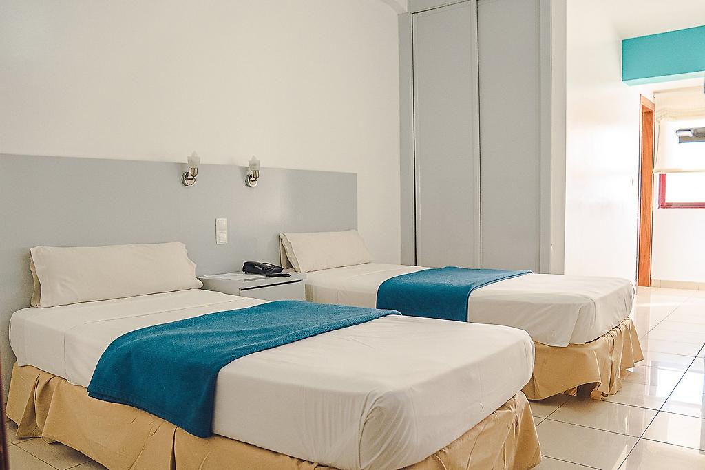 Don Paco Hotel, Klassisches Standard-Zimmer mit gemütlicher Ausstattung und Doppelbett.