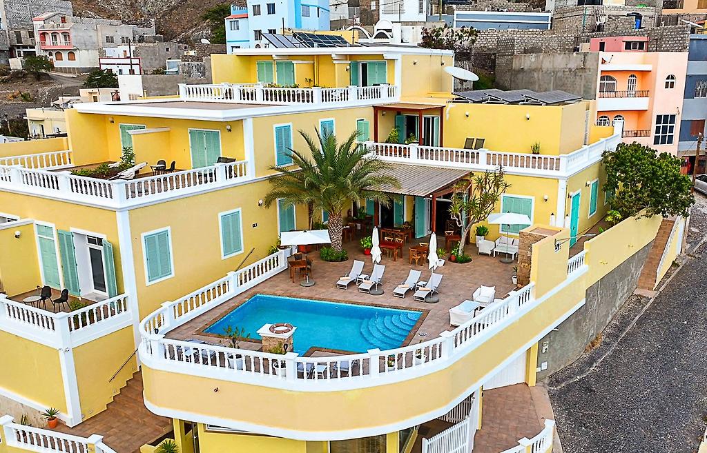 Casamarel, Fassade der Pension Casa Marel auf São Vicente
