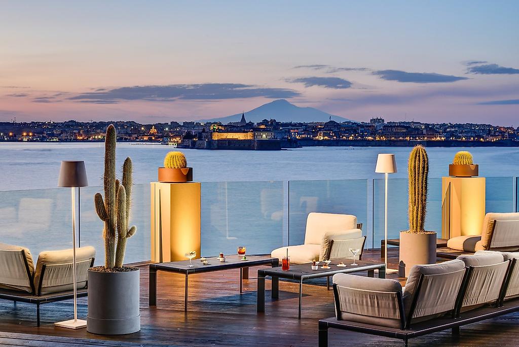 Minareto, Terrasse mit Blick auf das Naturschutzgebiet Plemmirio und das Meer.