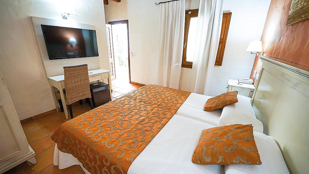 Hotel Almadraba, Standard