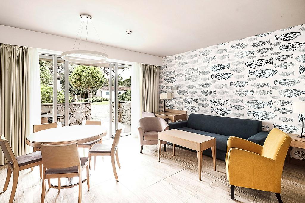 Zaton Holiday Resort 4 Star Appartements, Elegantes Superior-Zimmer mit hochwertigen Details in Kroatien