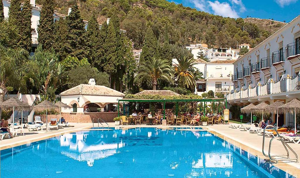 Hotel TRH Mijas, Pool und Sonnenliegen