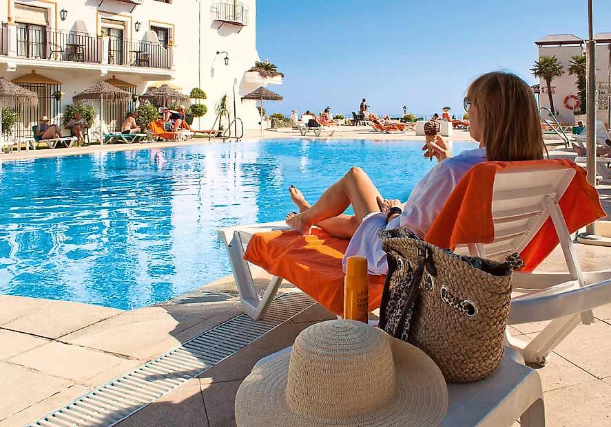 Hotel TRH Mijas, Liegestuhl am Pool
