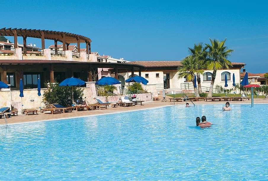 Il Borgo di Porto Corallo, Pool