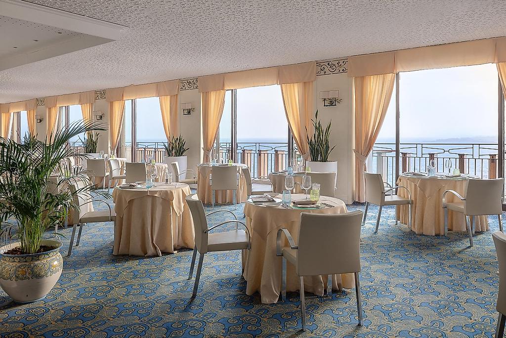 UNAHOTELS Capotaormina, Restaurant/Gastronomie