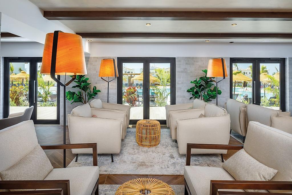 AP Cabanas Beach & Nature, Lobby mit großzügigem Raumkonzept
