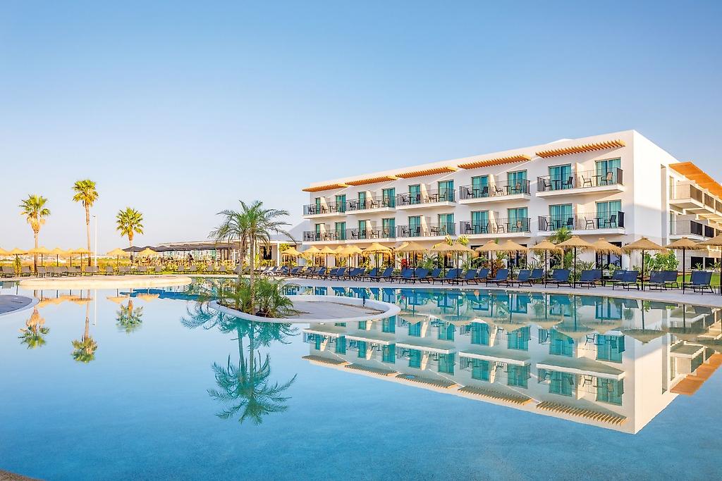 AP Cabanas Beach & Nature, Außenbereich mit Hotelanlage und Grünflächen