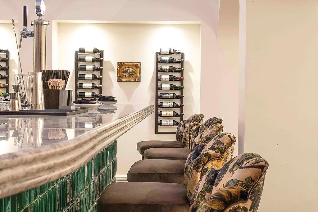 AP Dona Aninhas, Restaurant/Gastronomie