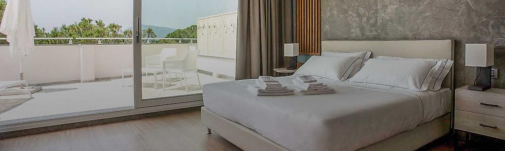 Hotel Byron, Hotel Byron,