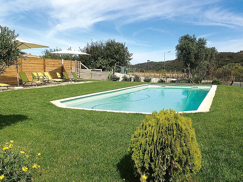 Aldeia da Pedralva-Slow Village, Garten mit Pool