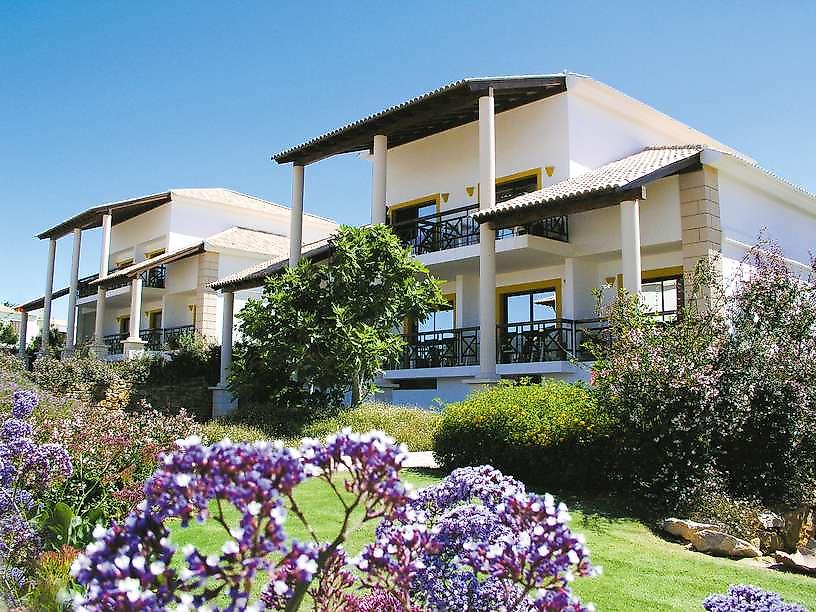 Luzmar Villas, Blumen im Garten