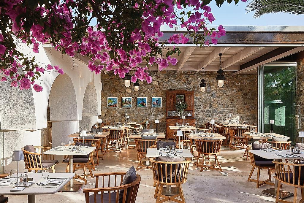 St. Nicolas Bay Resort Hotel & Villas, Restaurant/Gastronomie