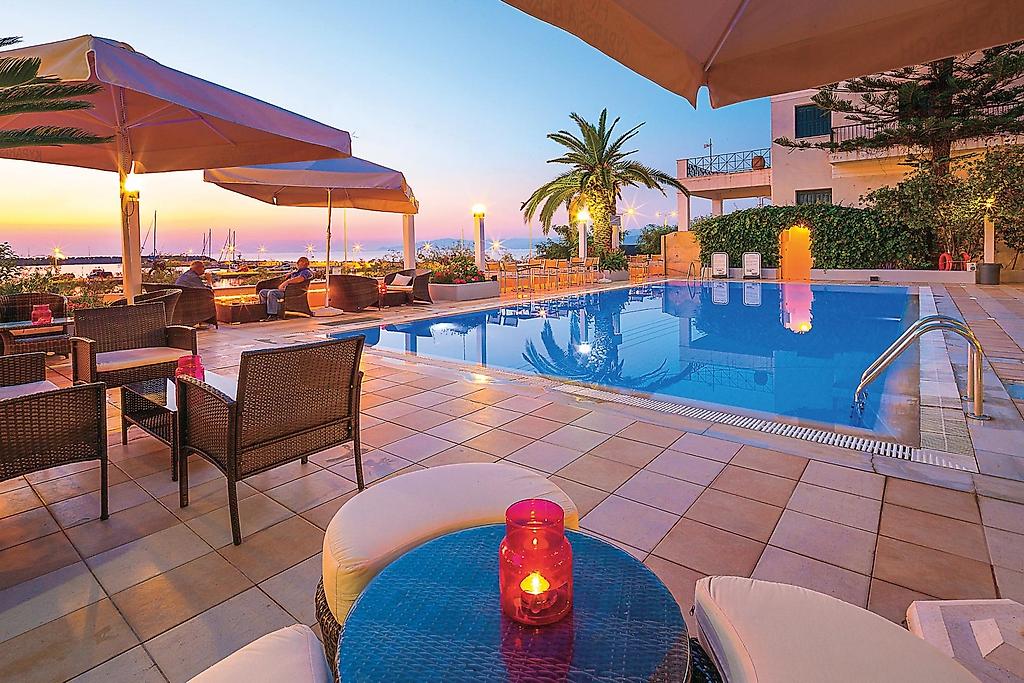 Kyparissia Beach, Pool/Poolbereich