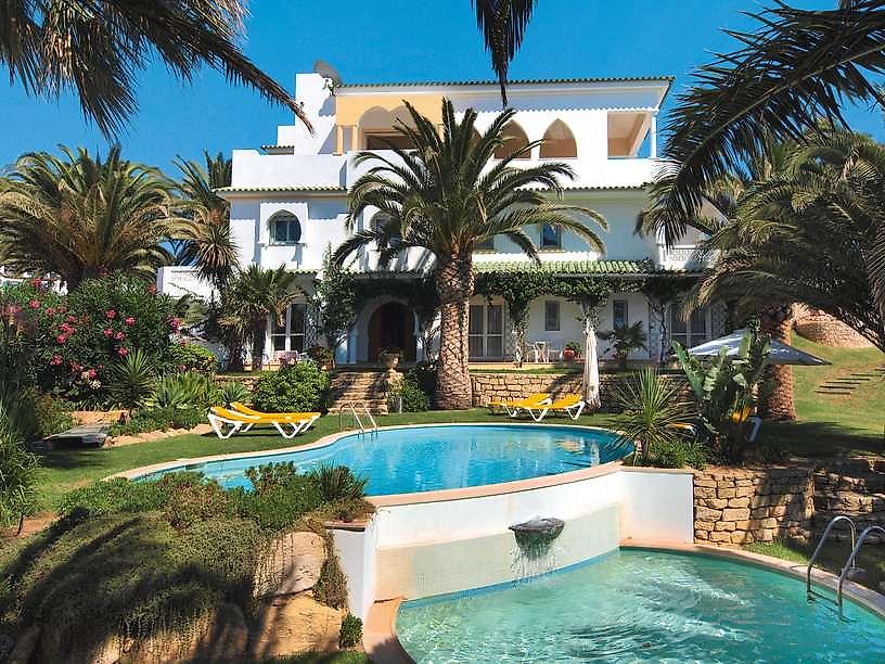 Villa Esmeralda, Hotelgebäude