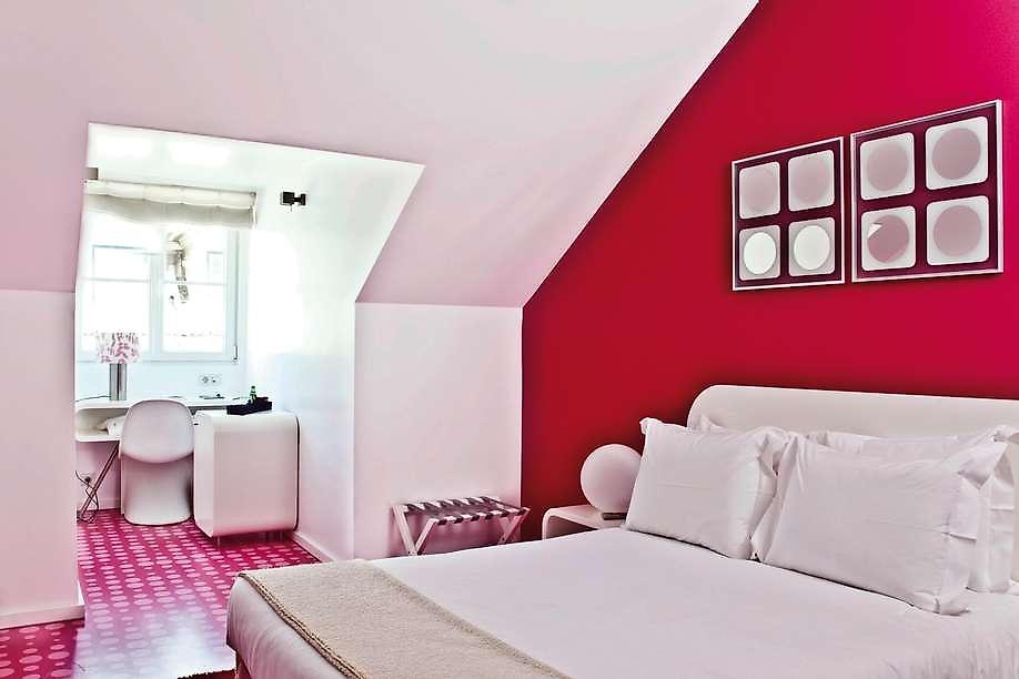 Internacional Design Hotel, Doppelzimmer mit Erker und Schreibtisch