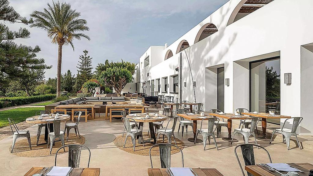 Minos Beach Art Hotel, Restaurant/Gastronomie