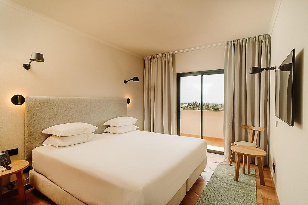 Vale d’El Rei Hotel & Villas, Geräumige und elegant eingerichtete Suite für gehobene Ansprüche.