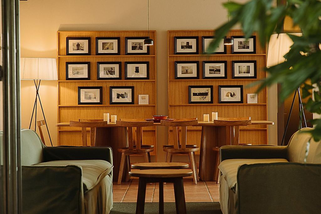Vale d’El Rei Hotel & Villas, Moderner Barbereich mit einer großen Auswahl an erfrischenden Getränken.
