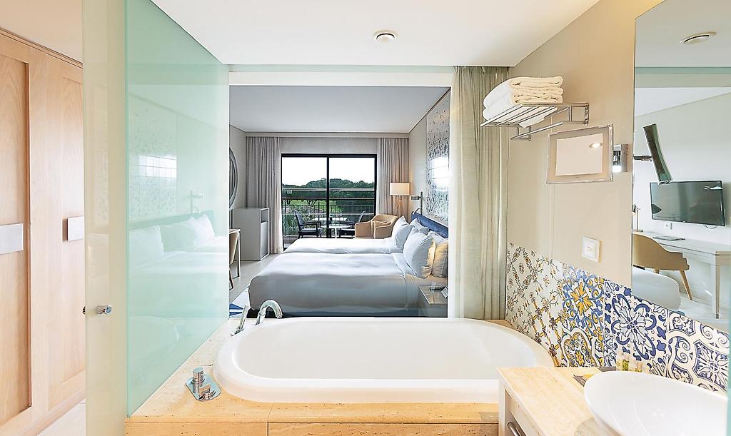 Hilton Vilamoura, Deluxe