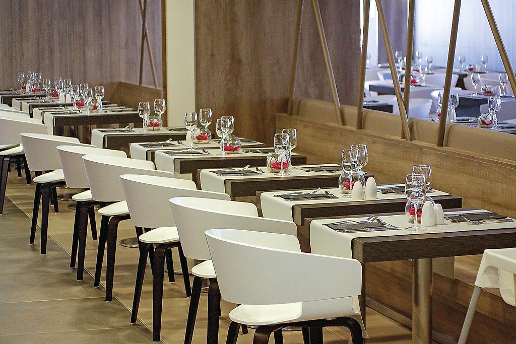 BG Tonga Tower Design Hotel & Suites, Restaurant/Gastronomie