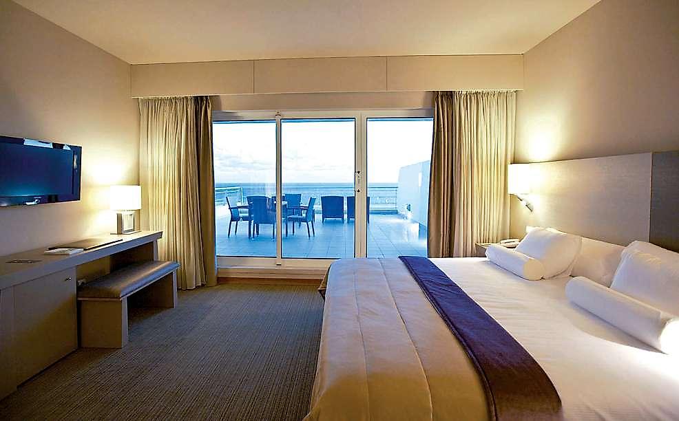 Meliá Madeira Mare, Doppelzimmer mit Terrasse und Meerblick
