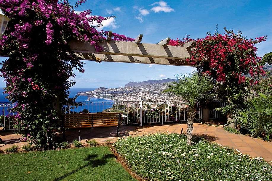 Hotel Ocean Gardens, Sitzplatz im Garten mit Meerblick
