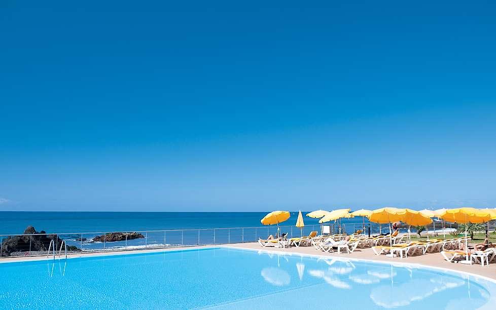 Hotel Orca Praia, Pool mit Meerblick