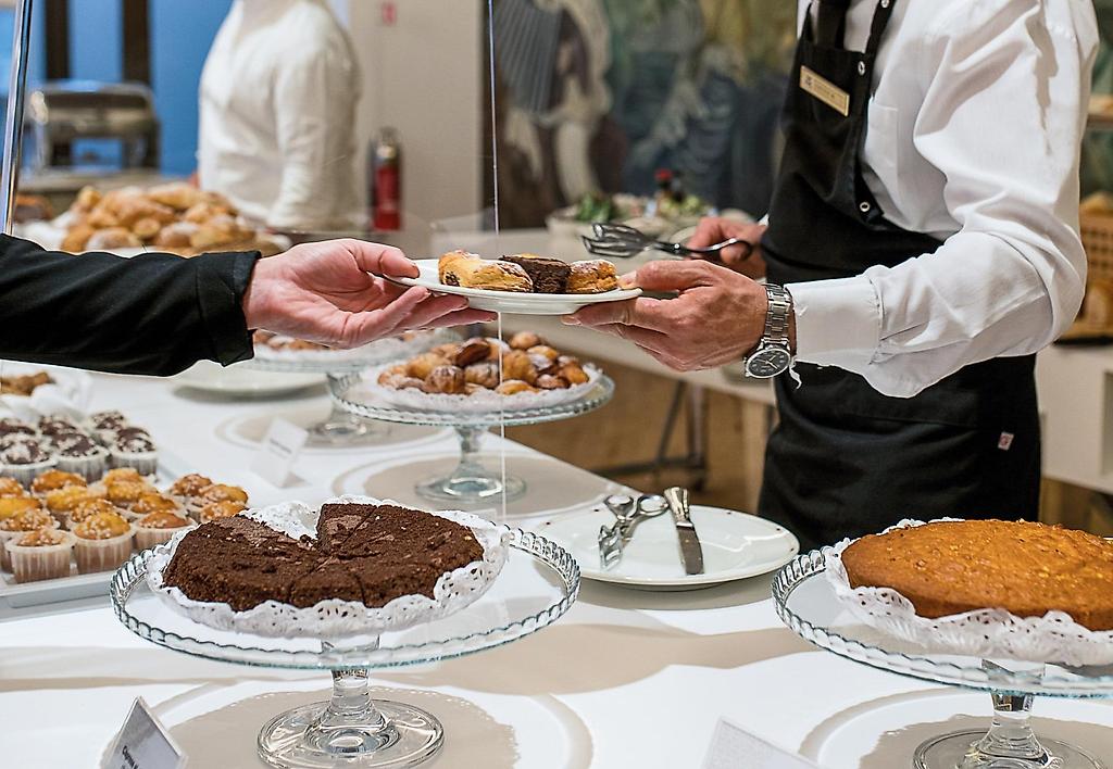 Royal Continental, Restaurant/Gastronomie