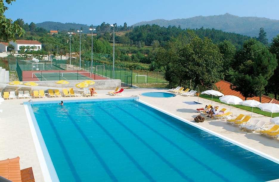 Hotel Rural Maria da Fonte, Pool und Tennisplatz