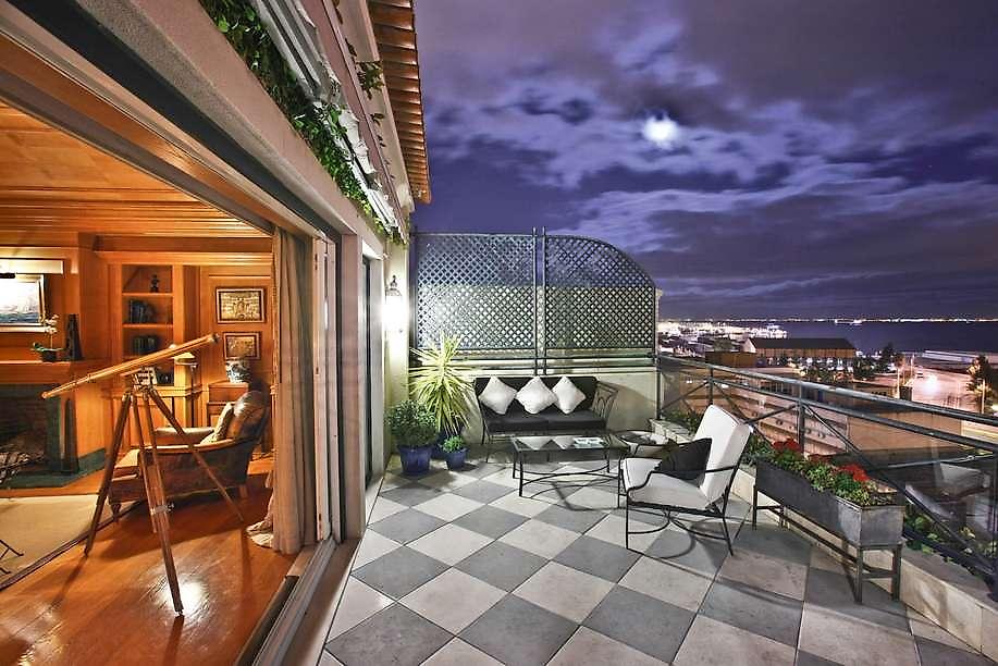 As Janelas Verdes, Dachterrasse bei Nacht