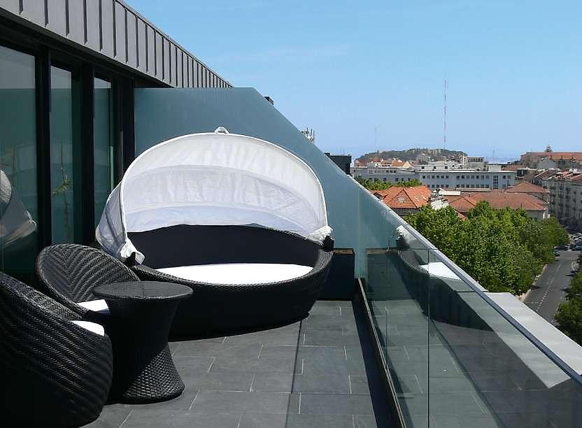 DoubleTree by Hilton – Fontana Park Hotel, Terrasse mit Daybed