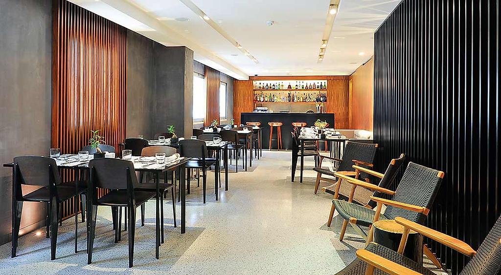 Altis Prime Appartements, Gedeckte Tische in der Bar