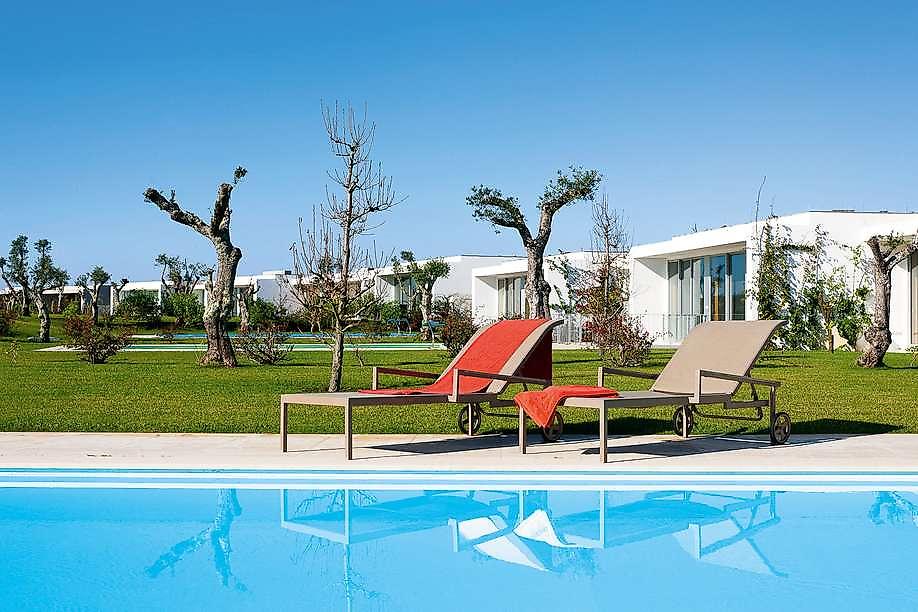 Bom Sucesso Resort Leisure & Golf, Pool mit Liegen