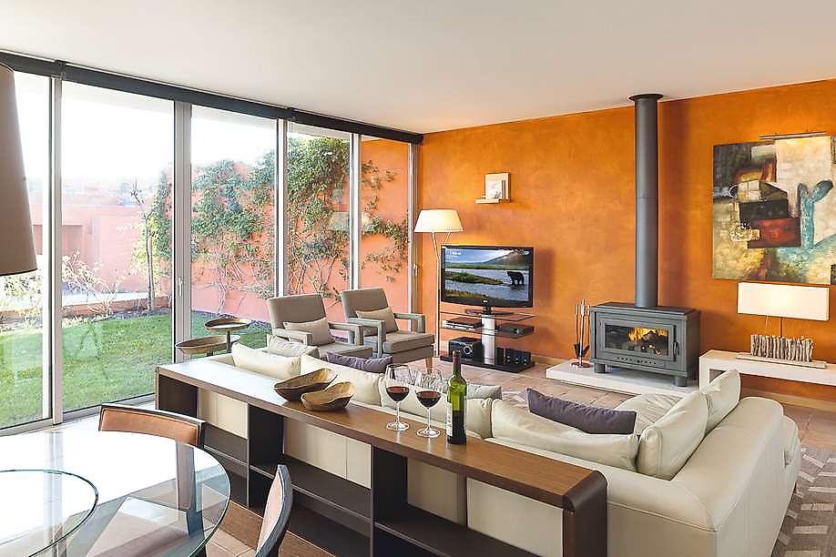 Bom Sucesso Resort Leisure & Golf, Wohnraum mit Kamin