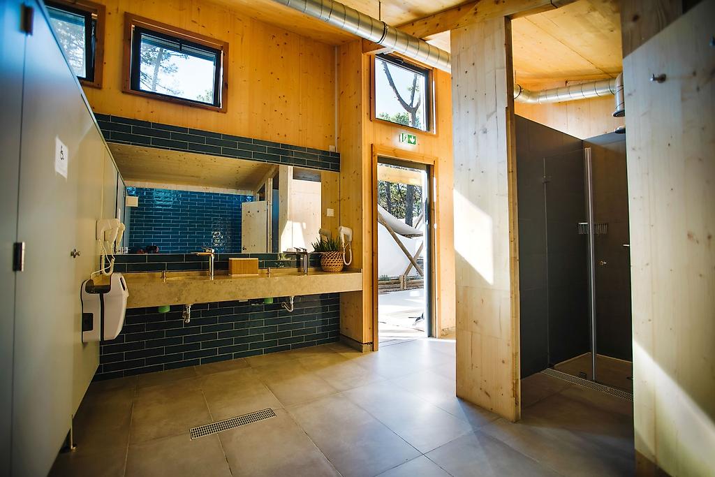 Bukubaki Eco Surf, öffentliche Bereiche