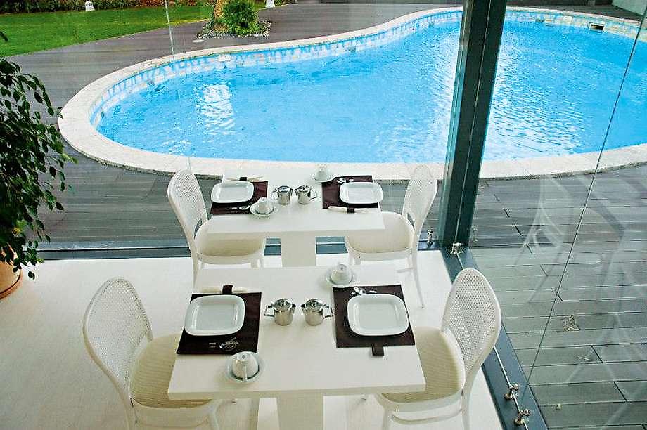 Hotel Amazónia Estoril, Terrasse mit Poolblick