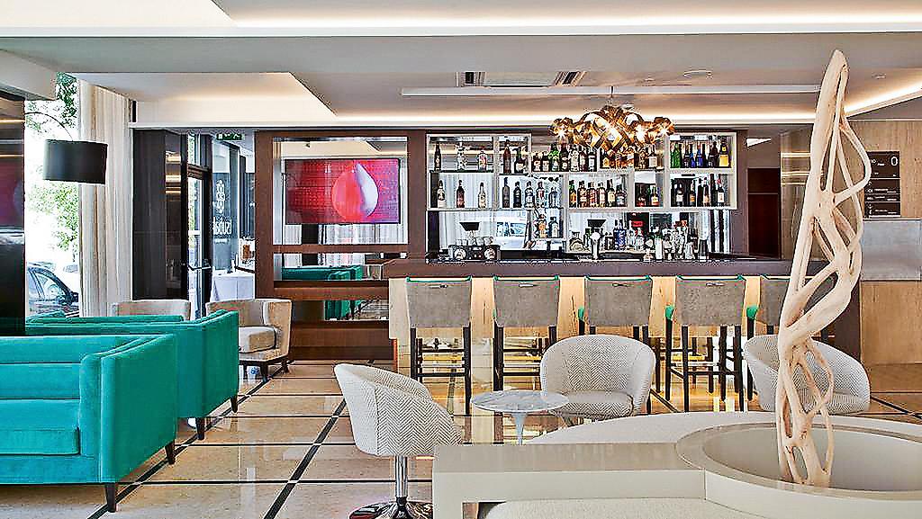 Turim Saldanha, Bar